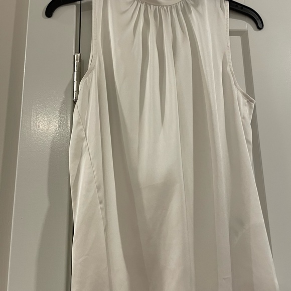 Sleeveless creme top with bow back - Picture 1 of 2